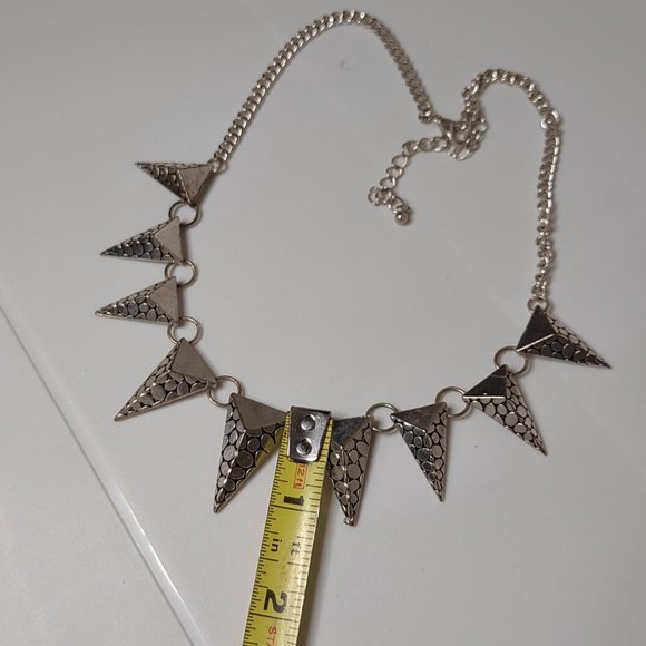 Silver Tone Metal Spikey Necklace Adjustable 18 To 20 Inches Long - Picture 8 of 11